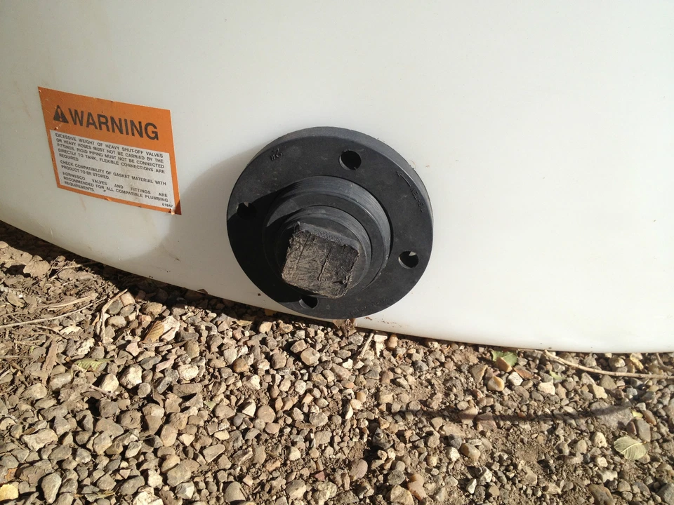 550-Gallon Water Storage Tank additional view